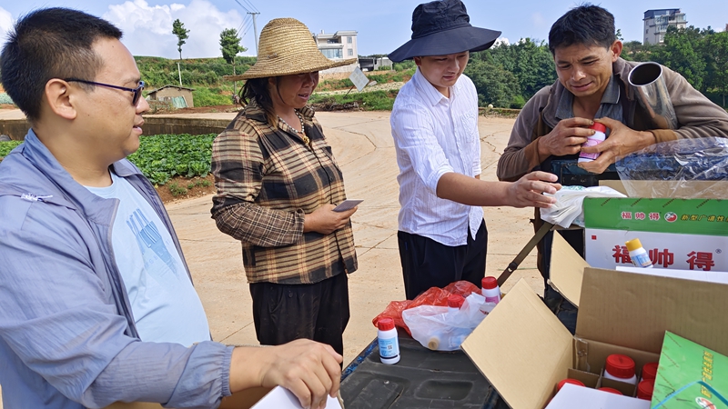 石原金牛為云南種植戶送技術(shù)、送優(yōu)惠