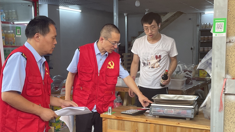 浦江農(nóng)批市場(chǎng)開展“亮出黨員身份，引領(lǐng)誠(chéng)信經(jīng)營(yíng)”主題黨日活動(dòng)